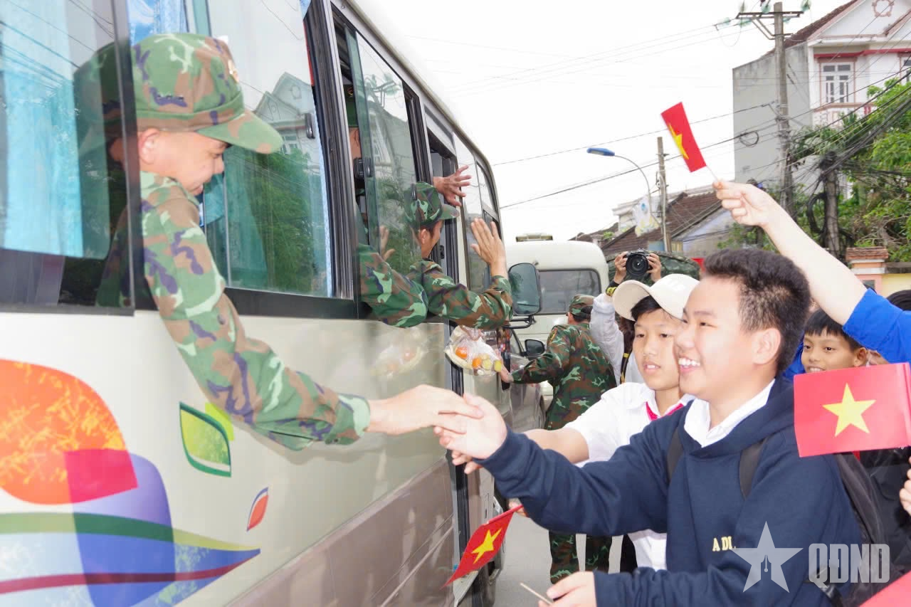 Đắk Lắk: Nhân dân cảm ơn bộ đội xây 610 căn nhà “Chiến dịch Quang Trung”